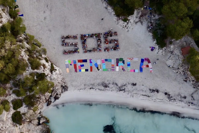 Clam contra la massificació turística en una platja emblemàtica de Menorca