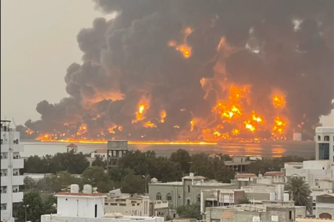 Israel ataca un port del Iemen en represàlia per l’atac dels hutis a Tel-Aviv