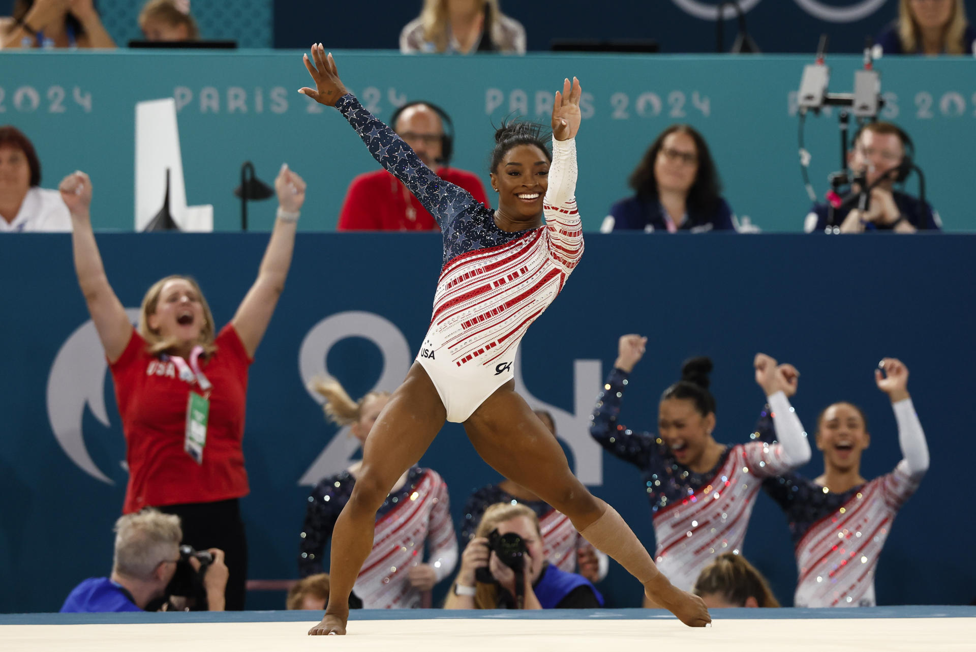 Després de retirar-se de Tòquio 2020, Simone Biles ha tornat a ser l'estrella de l'equip de gimnàstica dels Estats Units que ha guanyat l'or