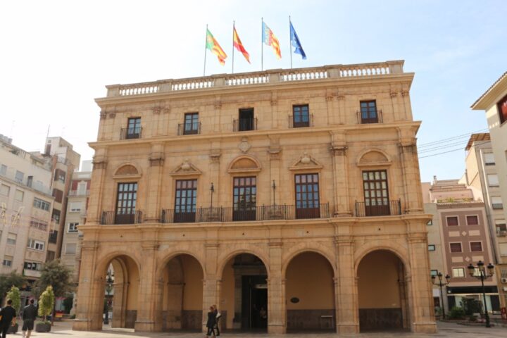 Façana de l'ajuntament de Castelló.