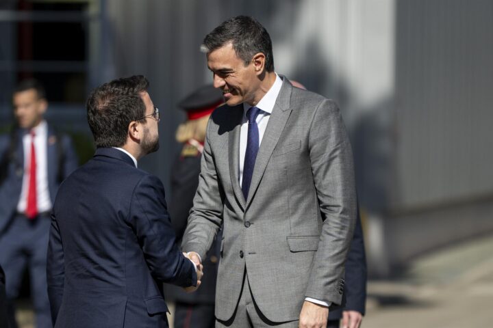 Imatge d'arxiu del president en funcions del govern, Pere Aragonès, amb el president espanyol, Pedro Sánchez (fotografia: Europa Press / Lorena Sopena).