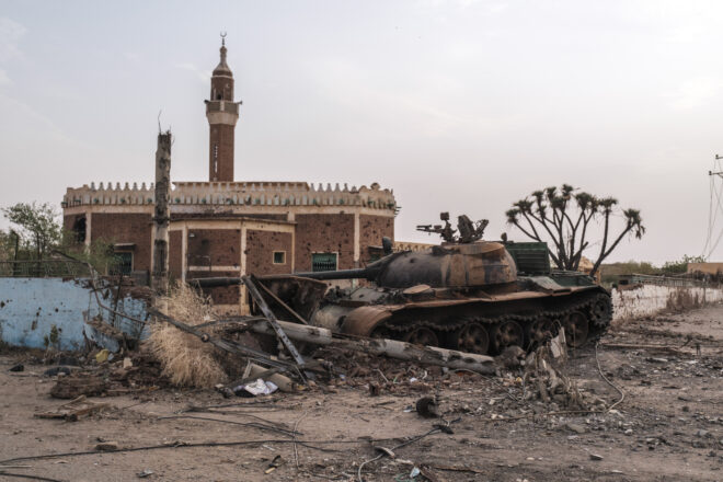 Quatre històries del Sudan, on una guerra devastadora força a prendre decisions desesperades