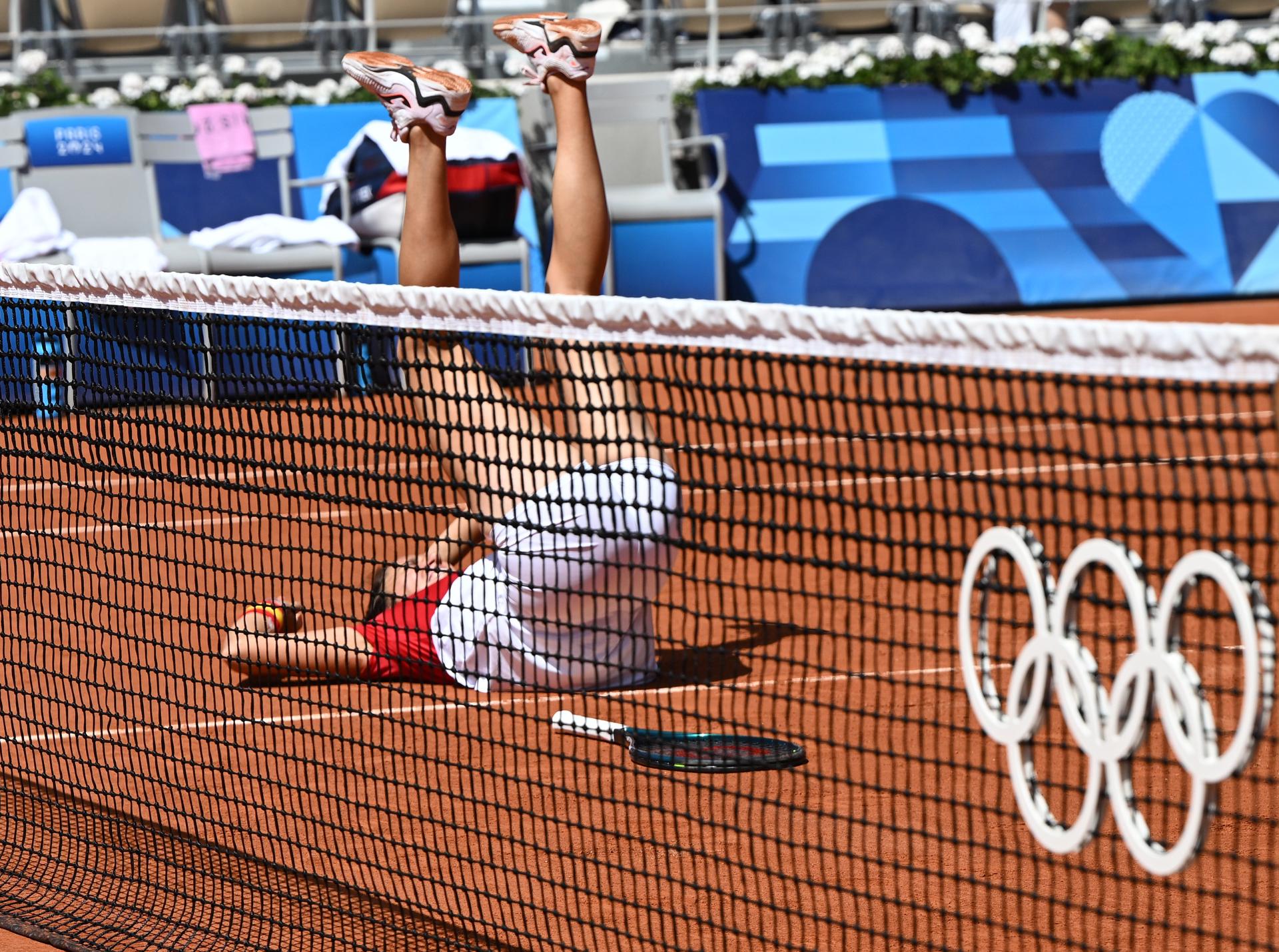 L'èxtasi del bronze. La tenista de la Vall d'Uixó, Sara Sorribes, ha quedat tercera en la categoria femenina de dobles