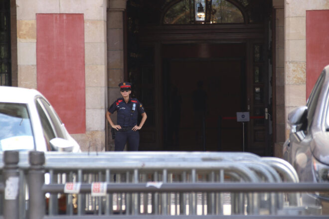 Els Mossos intervenen un paquet sospitós adreçat a la CUP al parlament