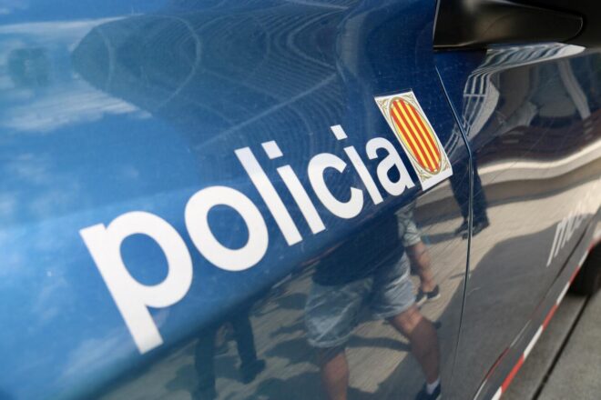 Els Mossos cerquen un home que ha fugit després d’amputar la mà de la seva parella