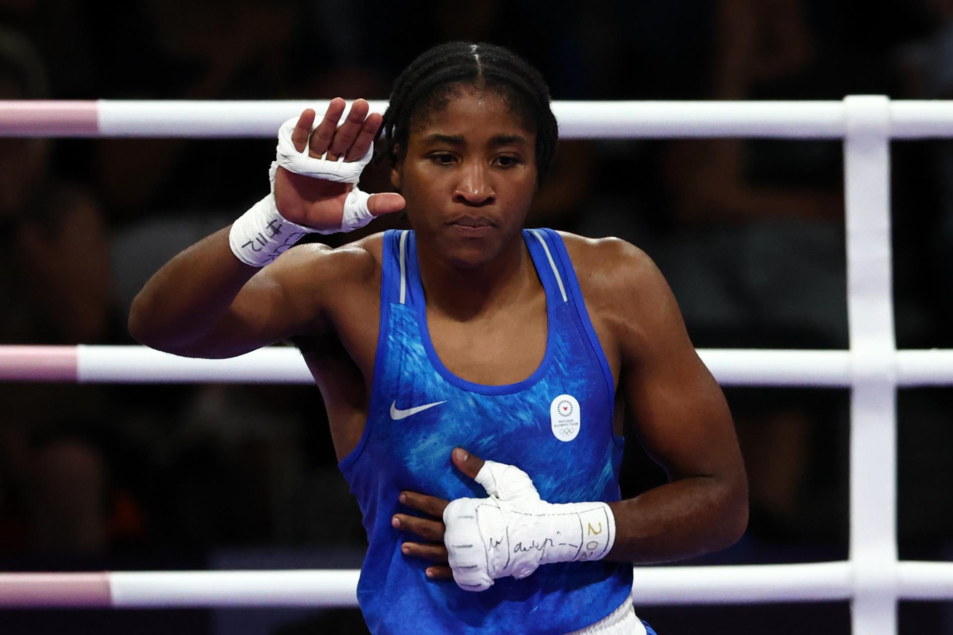 Cindy Ngamba ha guanyat la primera medalla de la història de l'equip dels refugiats en assegurar-se el bronze en la categoria de 75 quilos de boxa 