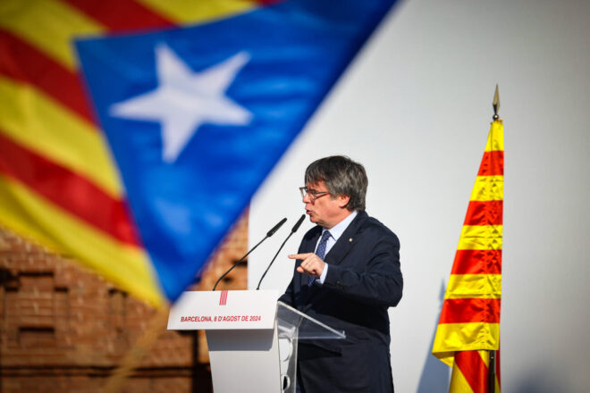 Llach diu en nom de Puigdemont que està “sa, estalvi i lliure”