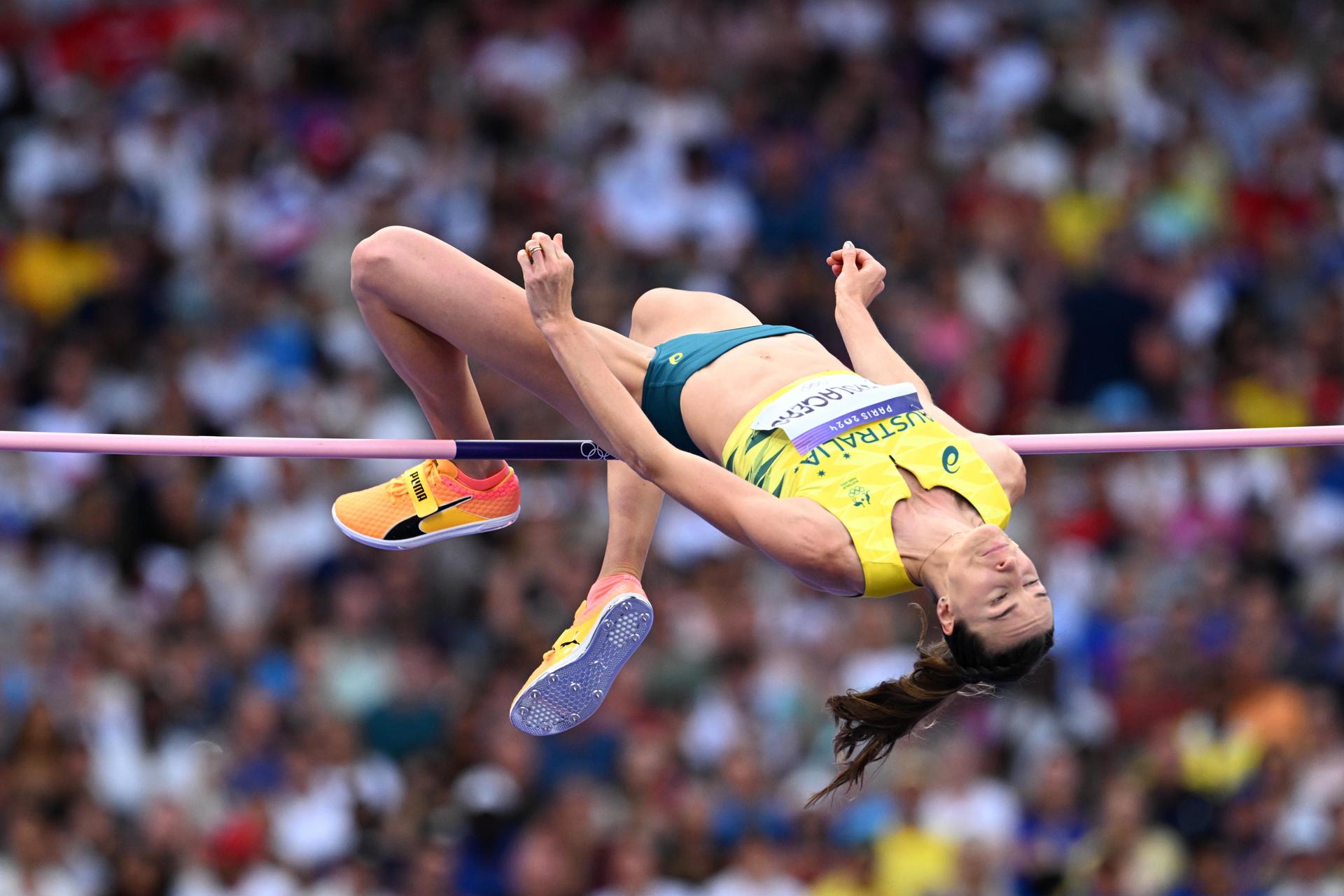 L'australiana Nicola Olyslagers saltant a l'estil Fosbury