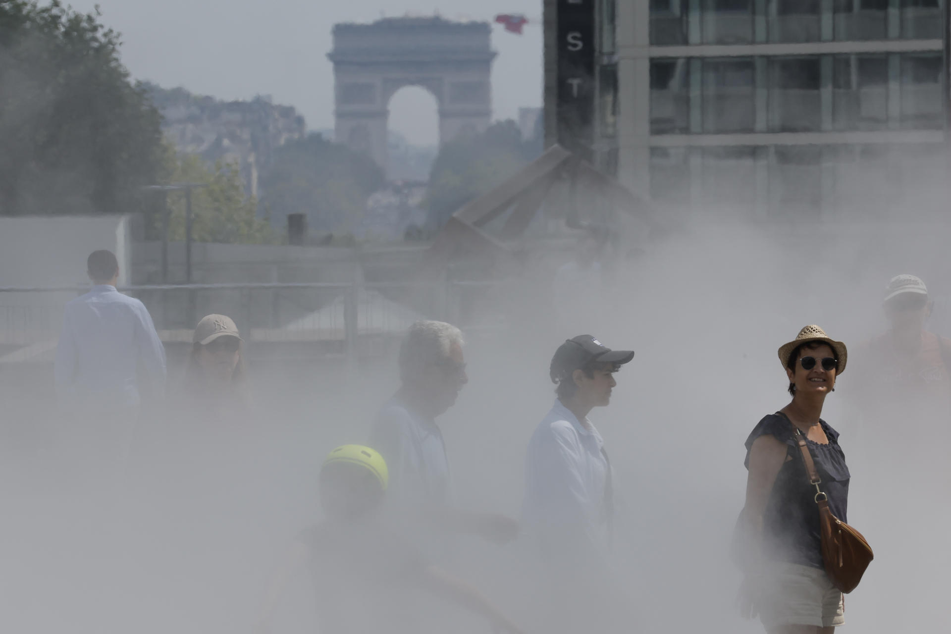 La calor, i les mesures per a combatre-la, segueixen sent protagonistes a París