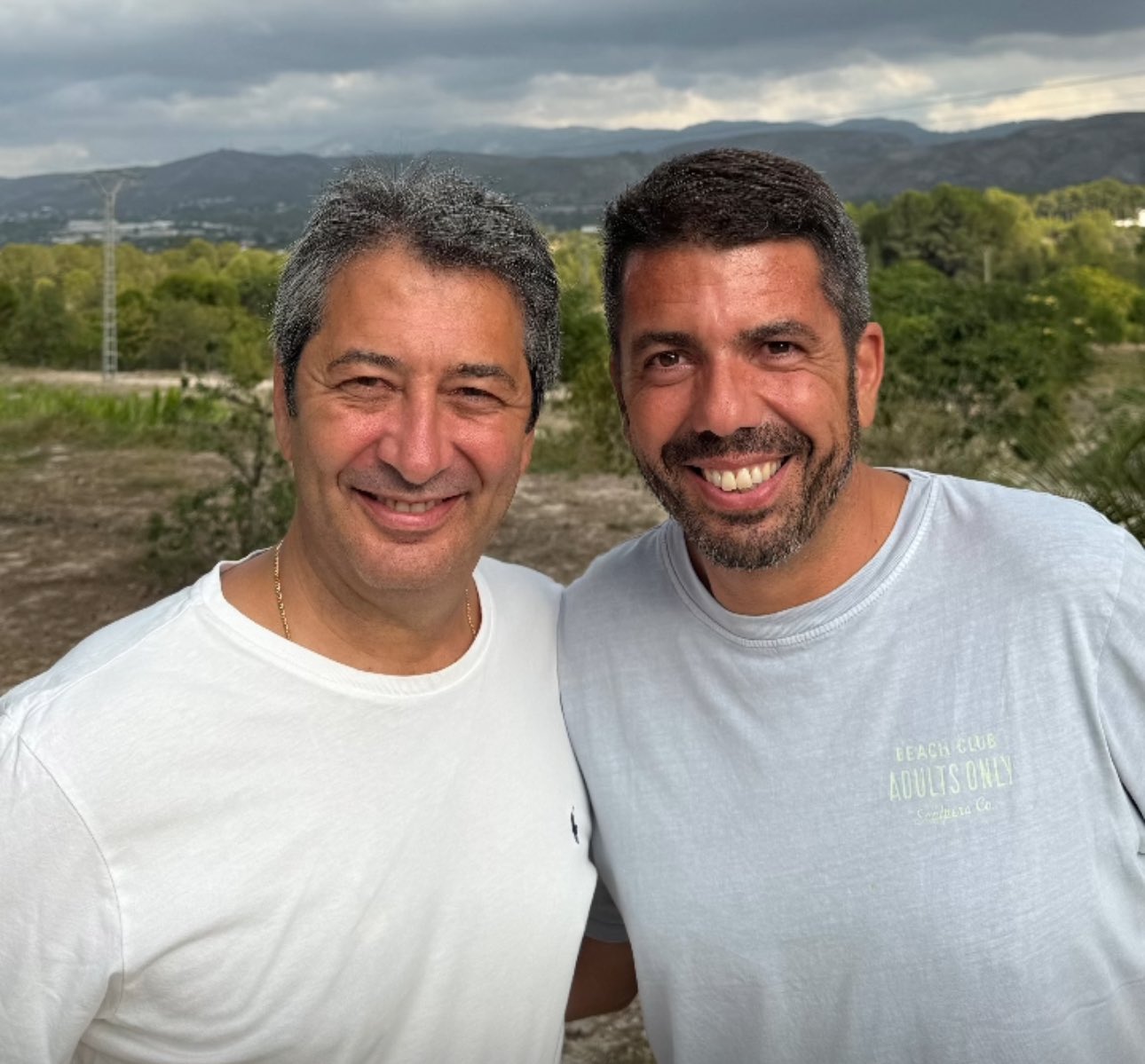 Vicente Barrera i Carlos Mazón de paella, en una fotografia penjada pel president a X