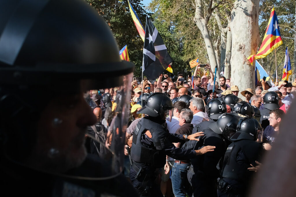 “No penso pagar”: arriben multes fins a 1.000 euros als manifestants que van rebre Puigdemont