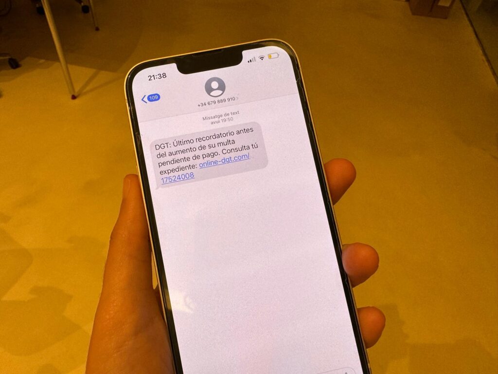 10 consells de ciberseguretat per a protegir el mòbil en les vacances d'estiu (i tot l'any)
