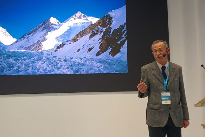 Ha mort l’alpinista Javier Botella de Maglia mentre pujava el Khan Tengri