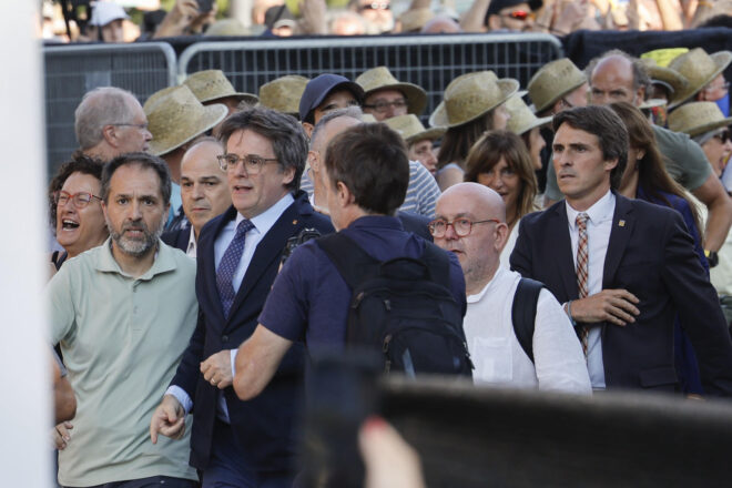 Els Mossos detenen un agent a qui acusen d’haver ajudat Puigdemont a marxar