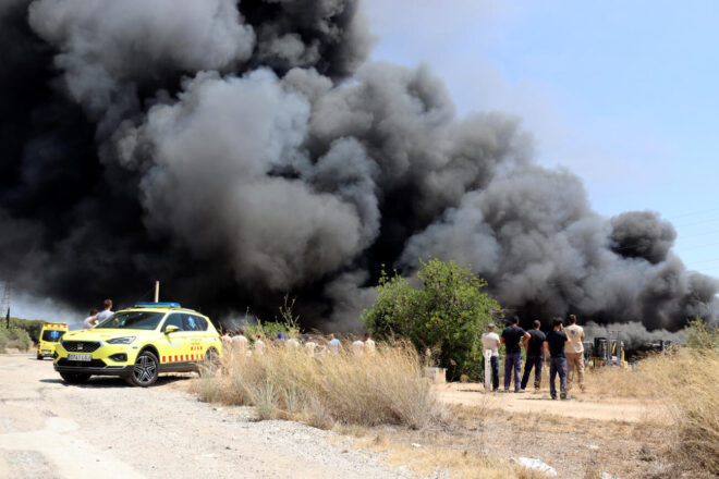 Estabilitzat l’incendi d’indústria de Puigpelat