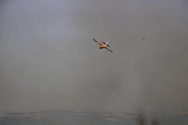 Estabilitzat l’incendi a Benidorm, que ha obliga a tallar la AP-7 i el subministrament elèctric