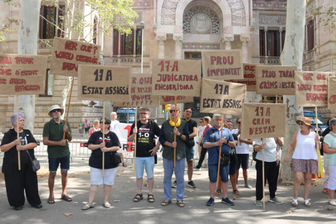 Una concentració davant l’Audiència de Barcelona demana de “clarificar responsabilitats” pel 17-A