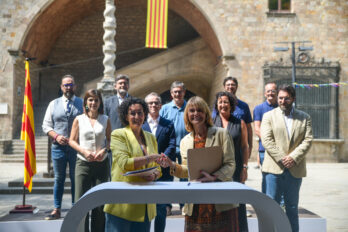 Marta Rovira i Lluïsa Moret, en la signatura de l'acord d'investidura, el 7 d'agost de 2024 (fotografia: EFE/ERC/Marc Puig)