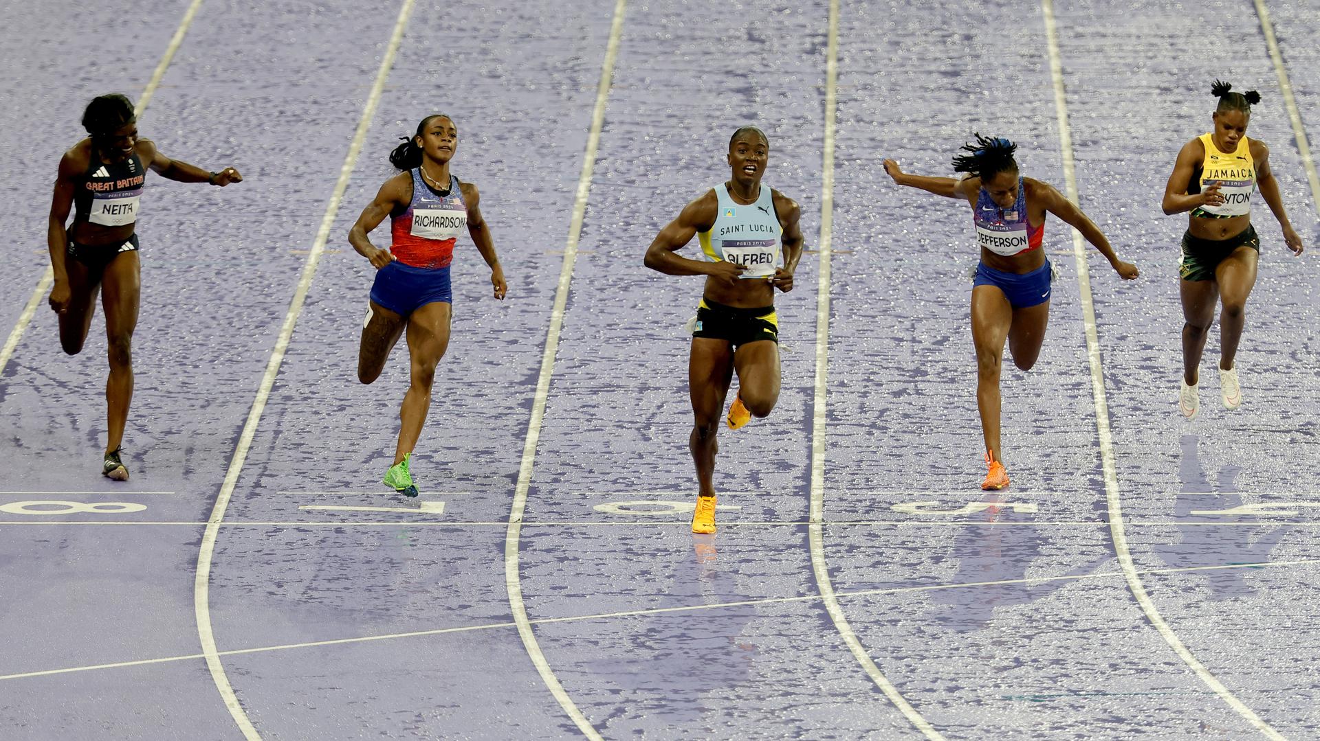 Julien Alfred, de Saint Lucia, s'ha imposat de manera espectacular en el 100 metres