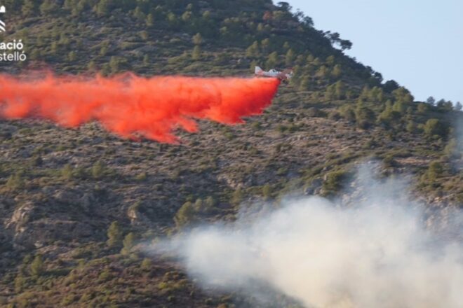 Un llamp causa un important incendi a Benicàssim, en l’àrea del Desert de les Palmes