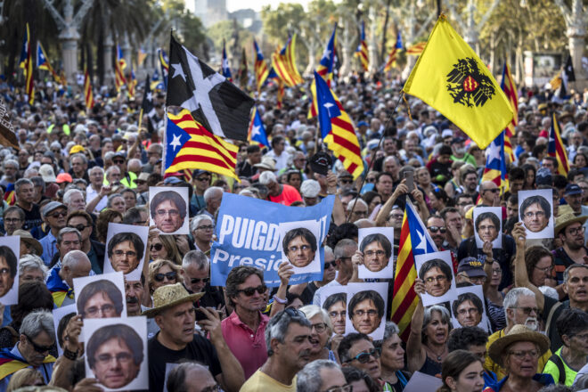 Impulsen una campanya d’autoinculpacions pels mossos detinguts en el retorn de Puigdemont