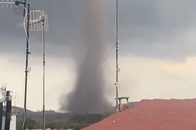 [VÍDEO] Un tornado sorprèn els veïns del Toro