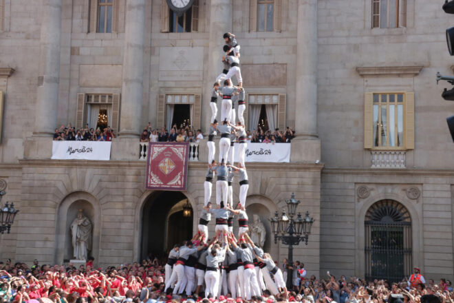 Les colles locals fan vibrar Barcelona durant la diada castellera de la Mercè