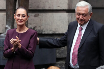 El president de Mèxic, Andrés Manuel López Obrador, i la presidenta electa, Claudia Sheinbaum, en un acte ahir (fotografia: Mario Guzmán).