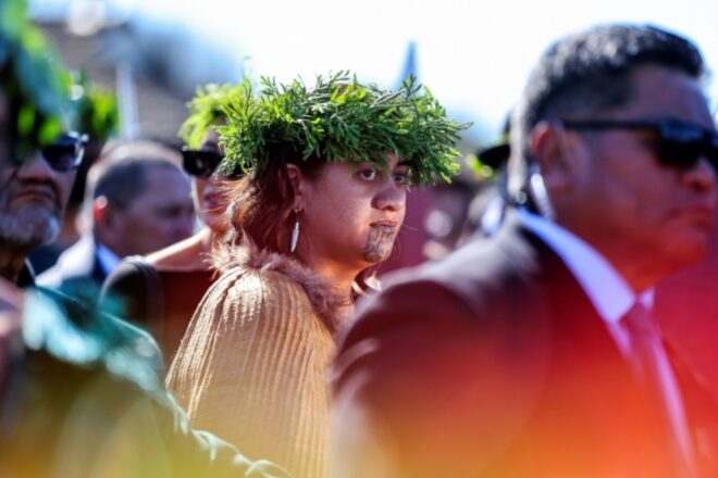 Els maoris de Nova Zelanda coronen una nova reina, en plena escalada de tensió amb el govern conservador