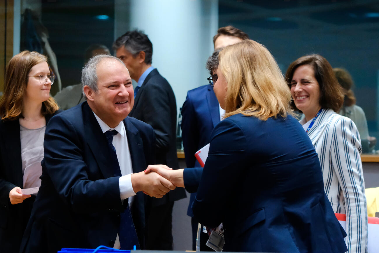 El ministre d'Indústria i Turisme del govern espanyol, Jordi Hereu, en la seva arribada al consell de Competitivitat (fotografia: Unió Europea).