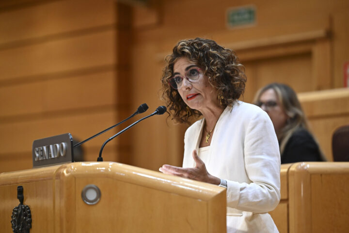 María Jesús Montero, en moment de la compareixença (fotografia: EFE / Fernando Villar).