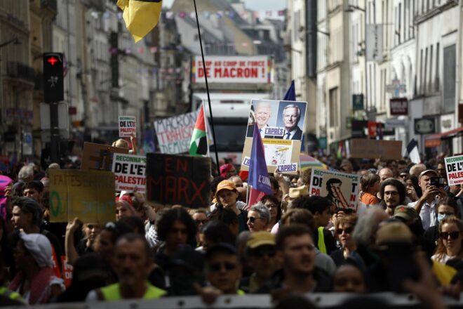 L’esquerra francesa es manifesta contra la designació de Barnier com a primer ministre