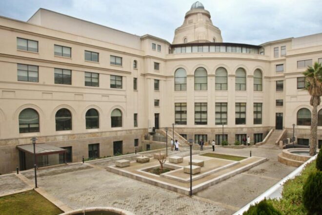 Un jutjat anul·la l’acord de la UV per a fer servir únicament el català amb el personal i els alumnes