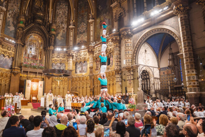 Montserrat estrena una sardana de Serracant per continuar amb la commemoració del mil·lenari