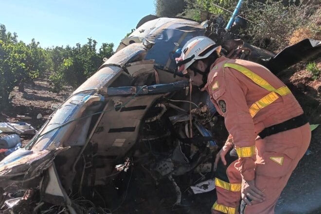 Tres morts per la col·lisió d’un helicòpter amb una línia d’alta tensió a Puçol