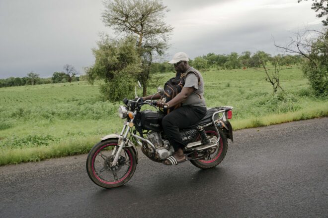 Keita: l’home amb una moto que s’assegura que es compleixi la promesa de no practicar més mutilacions genitals