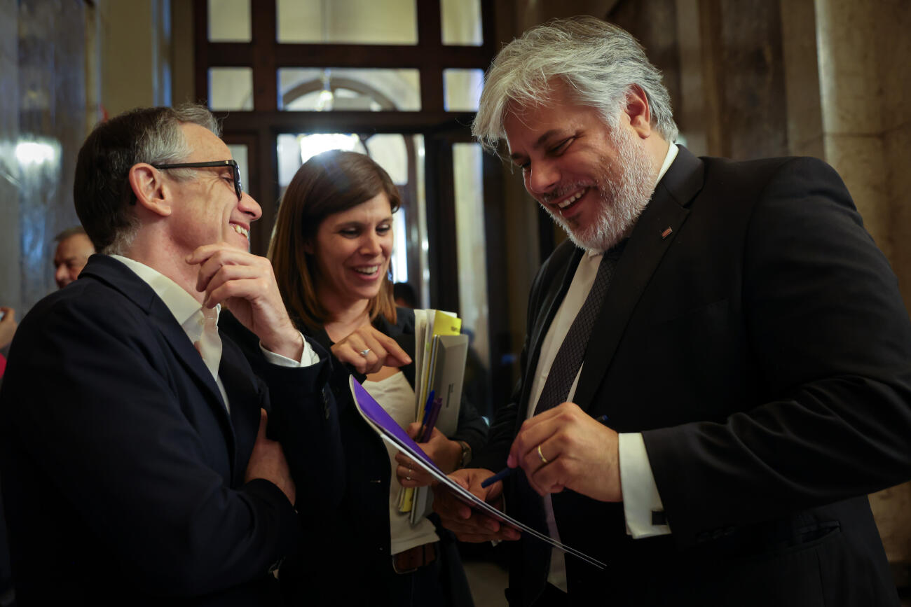 Josep Maria Jové, Marta Vilalta i Albert Batet, dimarts al parlament (Fotografia: ACN)