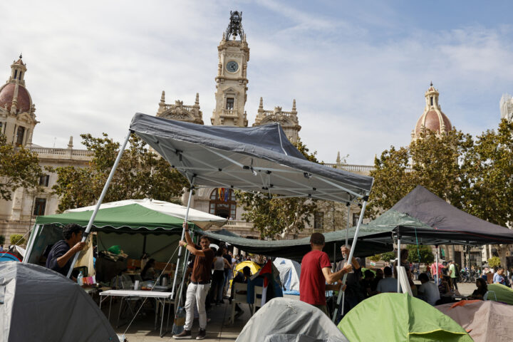 Continua l'acampada