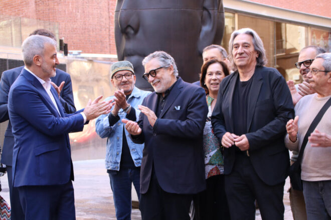 L’escultura ‘Carmela’ de Jaume Plensa romandrà vuit anys més davant el Palau de la Música de Barcelona