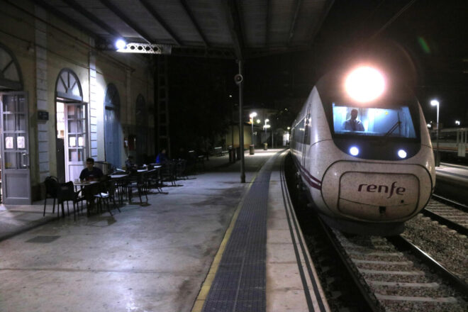 Un tren s’incendia a Tortosa i deixa la ciutat sense servei ferroviari