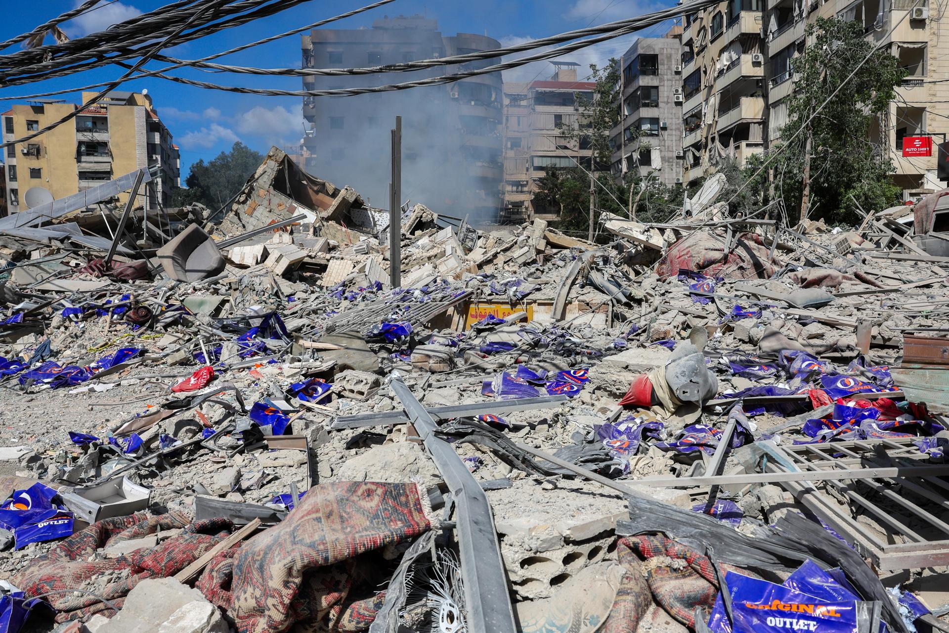 Imatge d'arxiu d'un bombardament a Beirut (fotografia: EFE / EPA / Joao Relvas).