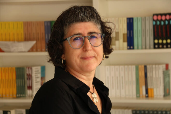 Montse Albets guanya el premi Llibreter 2025 amb ‘Només terra, només pluja, només fang’