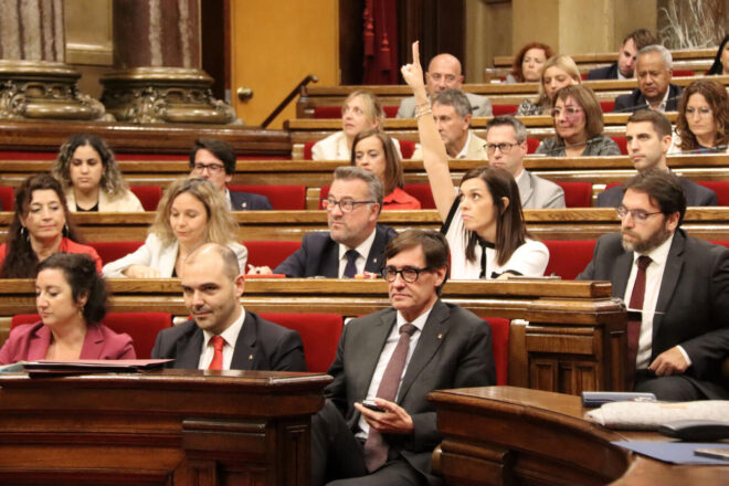 El parlament apuntala l’estabilitat d’Illa en espera del pressupost