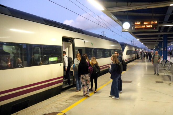 Sánchez anuncia un abonament únic per a viatjar per tot l’estat espanyol per 60 euros mensuals