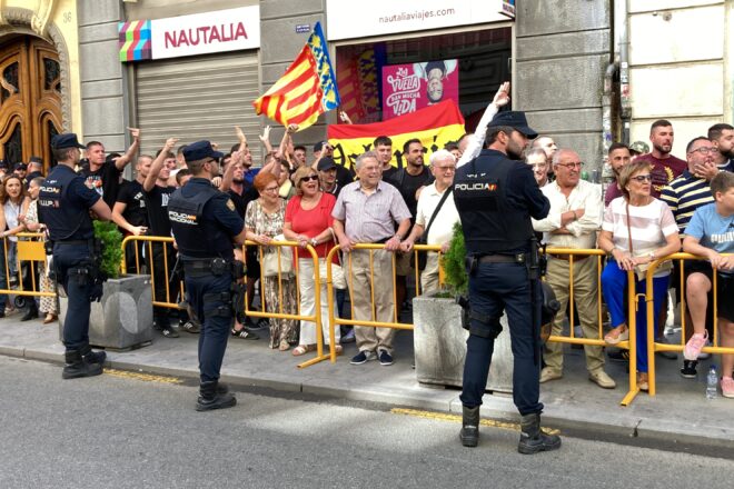 Un grup d’ultres agredeixen un militant de Compromís en acabar la manifestació del Nou d’Octubre