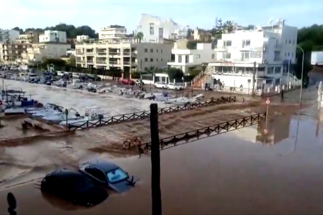 La pluja intensa a Mallorca fa desbordar el torrent de Porto Cristo