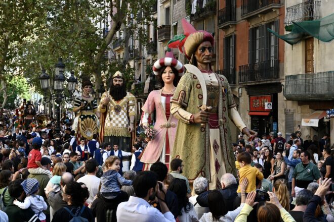 Una cercavila excepcional de figures centenàries per a commemorar els sis-cents anys de gegants a Barcelona