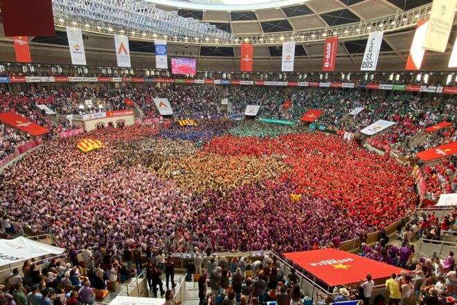 [VÍDEOS] Xiulada al president Illa i crits d’independència al Concurs de Castells de Tarragona