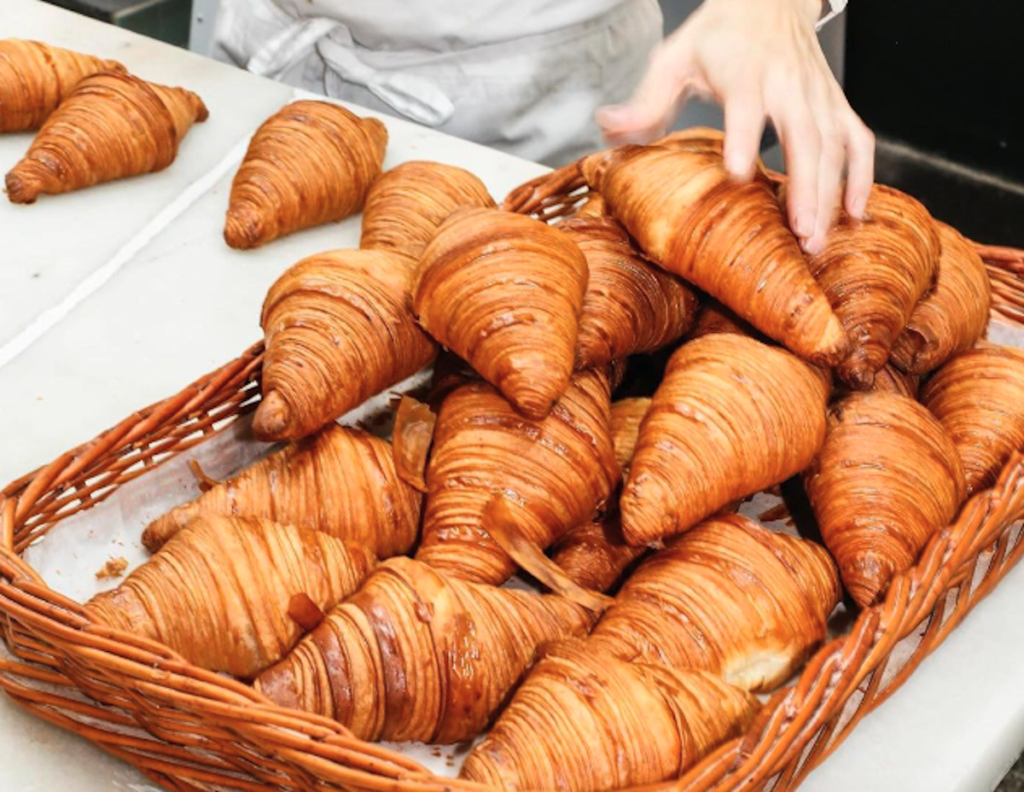Brunells, l’èxit d’uns croissants que han fet renéixer un forn històric
