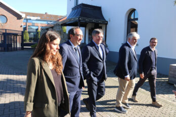 Mònica Sales, Josep Rull, Carles Puigdemont, Albert Batet i Josep Rius, en les jornades que Junts va fer a Waterloo (Fotografia: ANC)